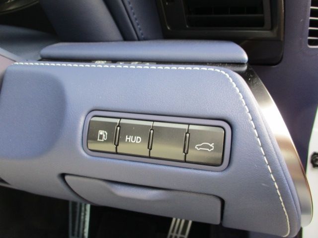 Lexus LC 2018-02 182320-16