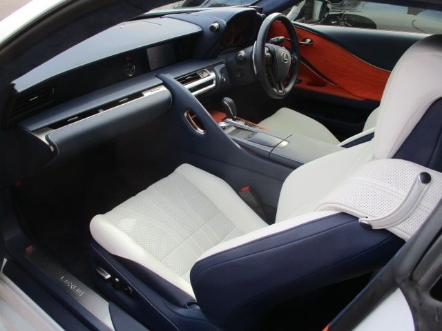 Lexus LC 2018-02 182320-11