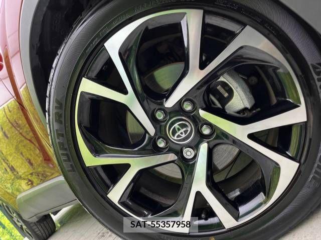 Toyota C-HR 2018-09 220543-13