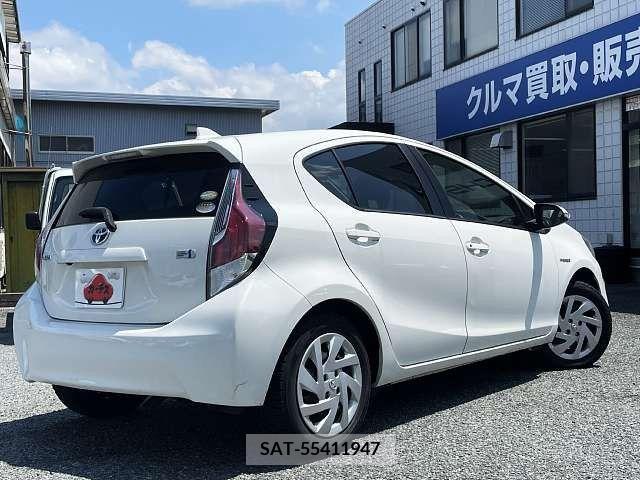 Toyota AQUA 2015-08 356168-2