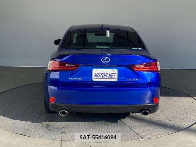 Lexus IS 2015-10 210688-11