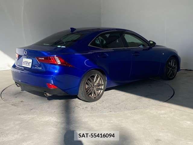 Lexus IS 2015-10 210688-10
