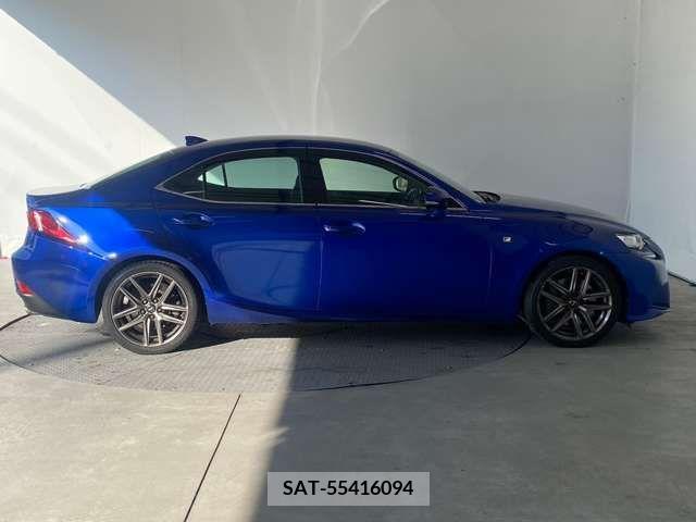 Lexus IS 2015-10 210688-9