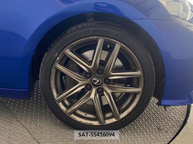 Lexus IS 2015-10 210688-16