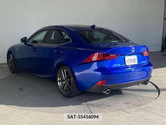 Lexus IS 2015-10 210688-12