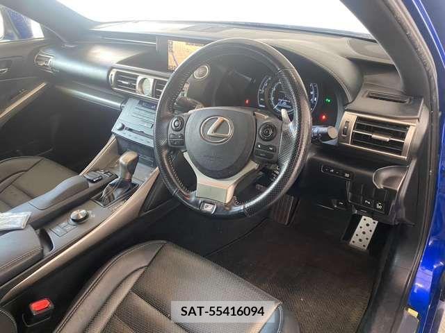 Lexus IS 2015-10 210688-19