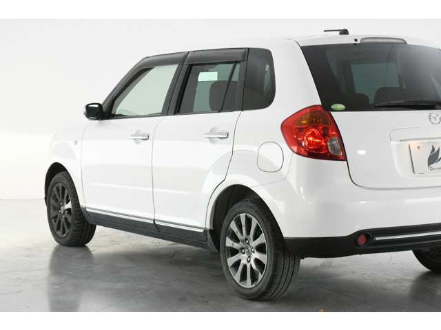 Mazda VERISA 2014-08 12233-7