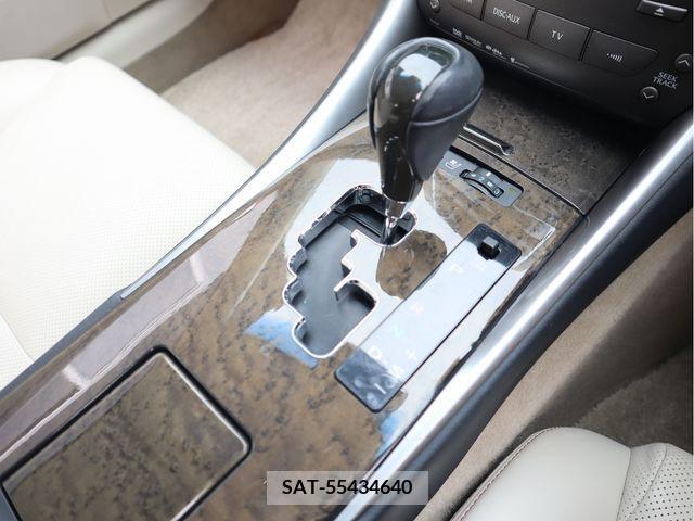 Lexus IS 2011-02 218282-15