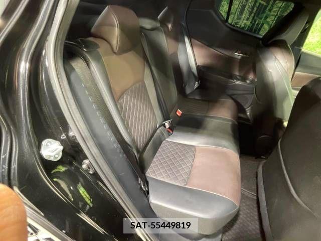Toyota C-HR 2017-06 322982-9