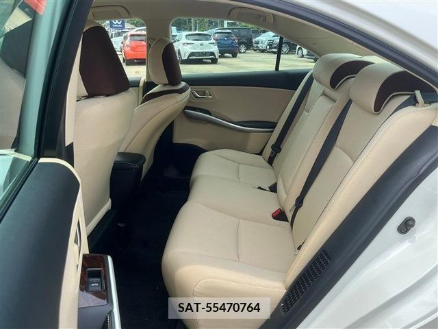 Toyota SAI 2015-08 300584-3