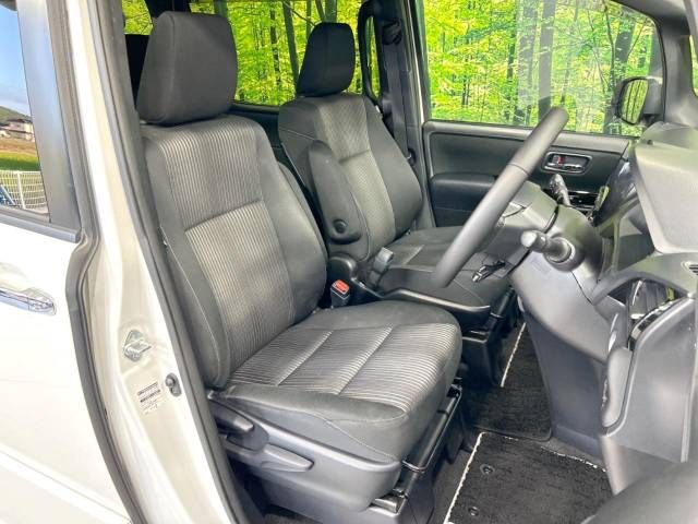 Toyota VOXY 2018-06 14337-8