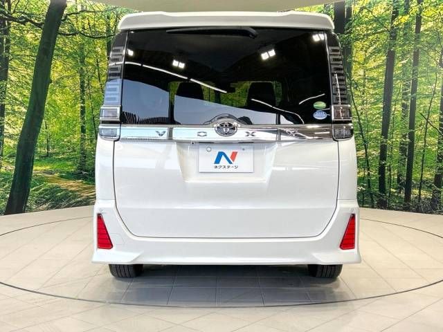 Toyota VOXY 2018-06 14337-15