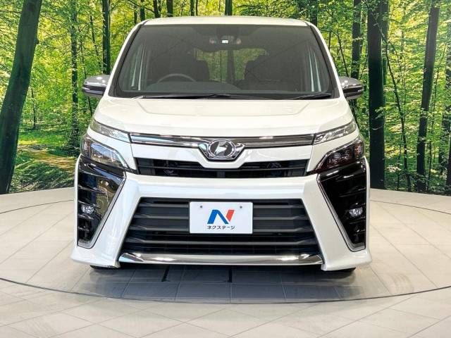 Toyota VOXY 2018-06 14337-14
