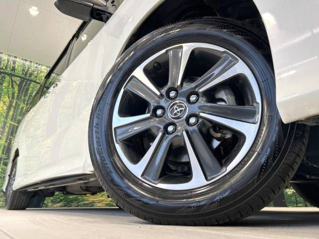 Toyota VOXY 2018-06 14337-13