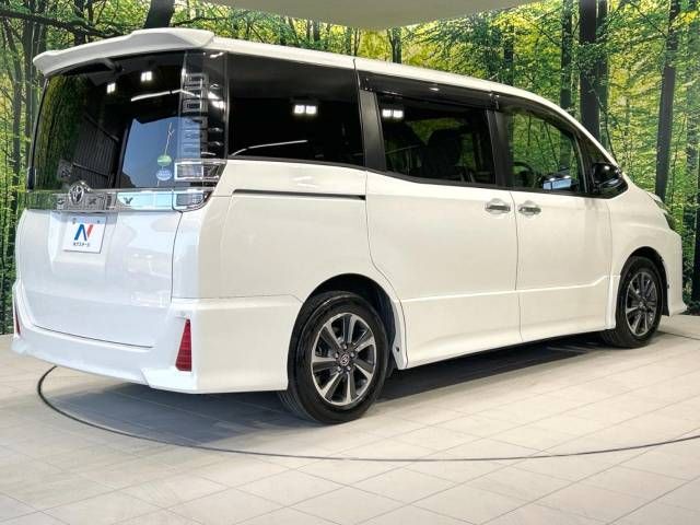 Toyota VOXY 2018-06 14337-17