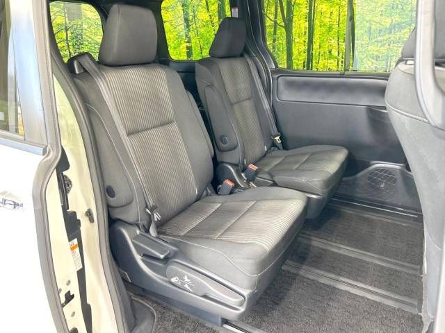 Toyota VOXY 2018-06 14337-9