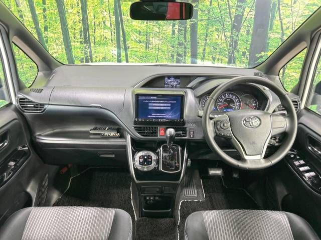 Toyota VOXY 2018-06 14337-1