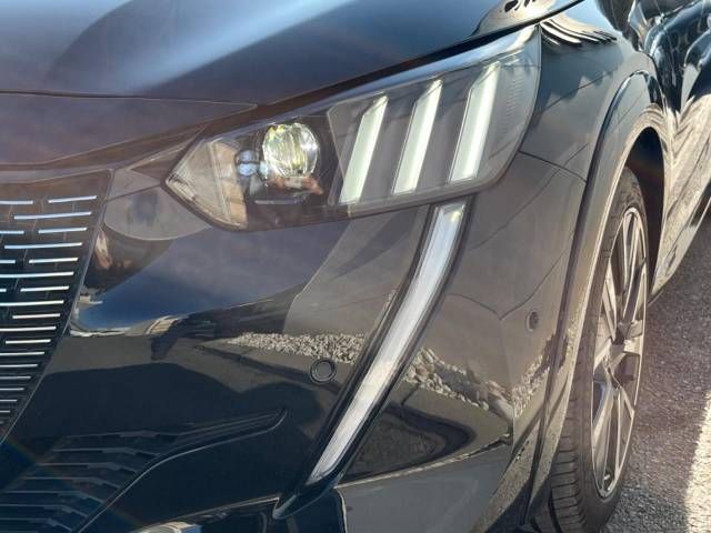 Peugeot 208 2021-02 26555-12