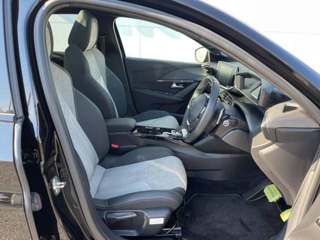 Peugeot 208 2021-02 26555-8