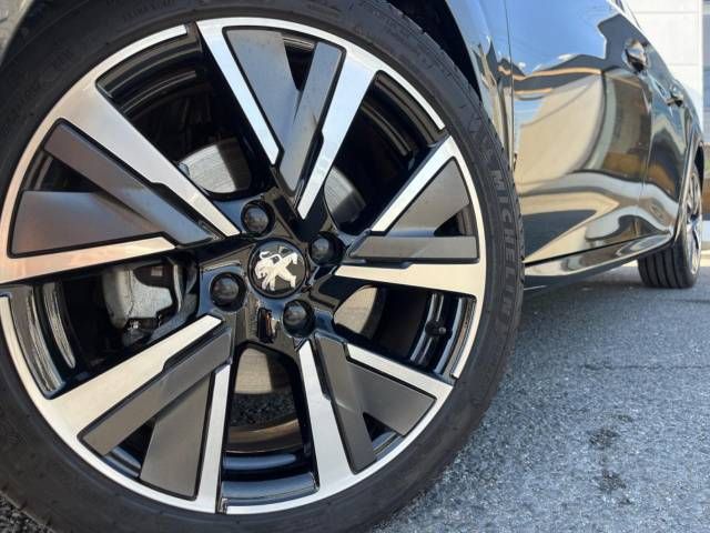 Peugeot 208 2021-02 26555-13