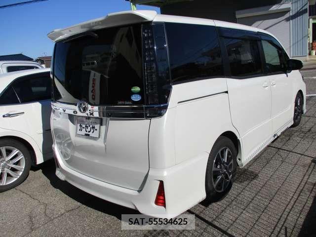 Toyota VOXY 2014-07 207739-5