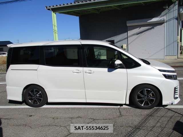 Toyota VOXY 2014-07 207739-3