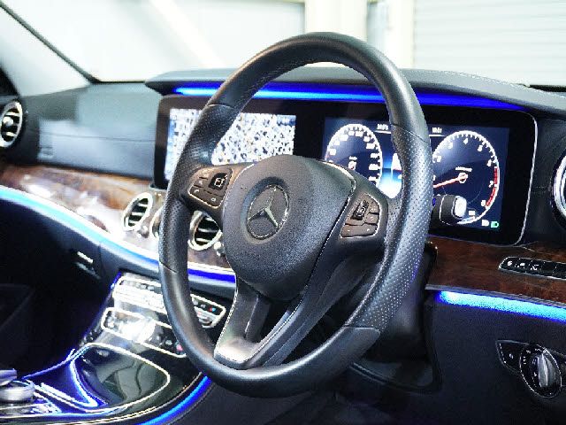 Mercedes Benz E-CLASS 2017-01 16621-5