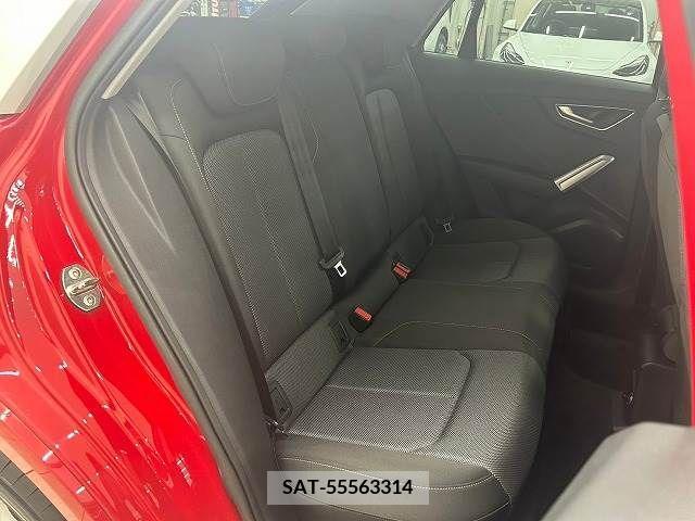 Audi Q2 2018-12 318031-9