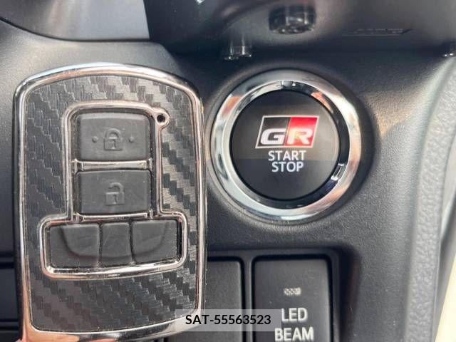 Toyota NOAH 2018-01 321575-7
