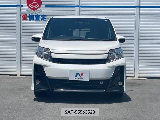 Toyota NOAH 2018-01 321575-15