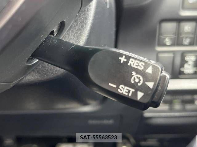 Toyota NOAH 2018-01 321575-5