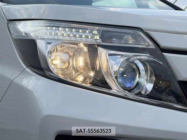 Toyota NOAH 2018-01 321575-13