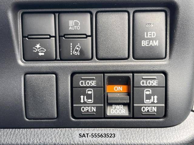 Toyota NOAH 2018-01 321575-3
