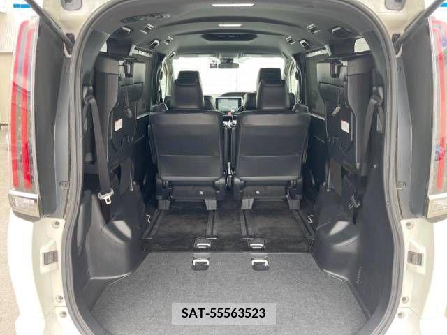 Toyota NOAH 2018-01 321575-12