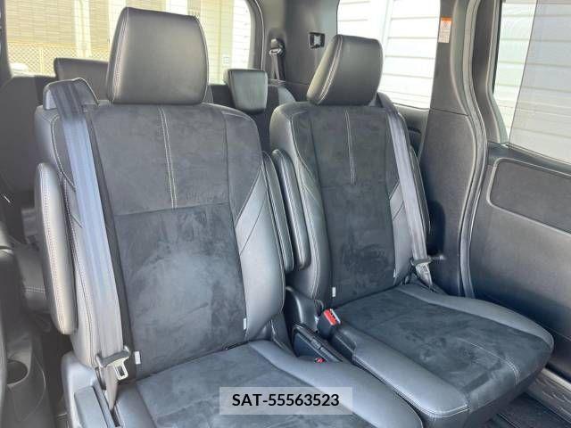 Toyota NOAH 2018-01 321575-10