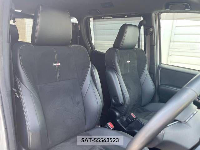 Toyota NOAH 2018-01 321575-9