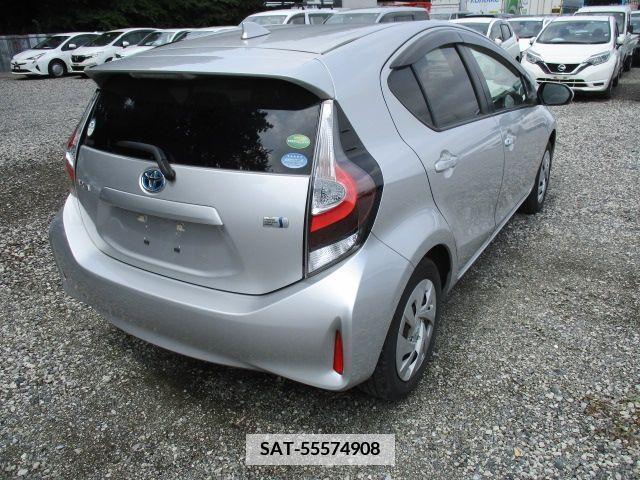 Toyota AQUA 2021-02 372658-4
