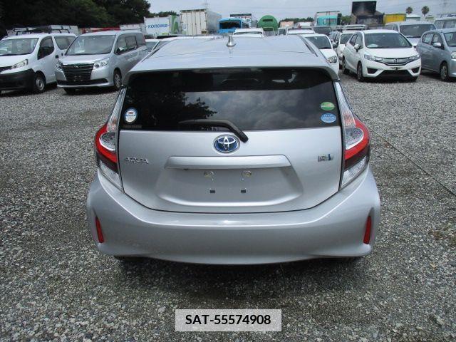 Toyota AQUA 2021-02 372658-3