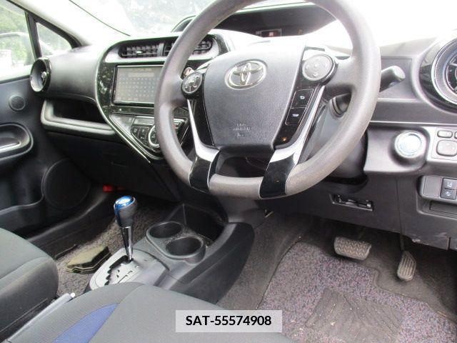 Toyota AQUA 2021-02 372658-1