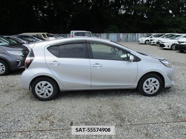 Toyota AQUA 2021-02 372658-5