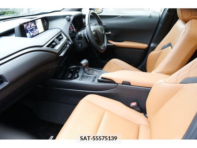 Lexus UX 2022-07 239825-10