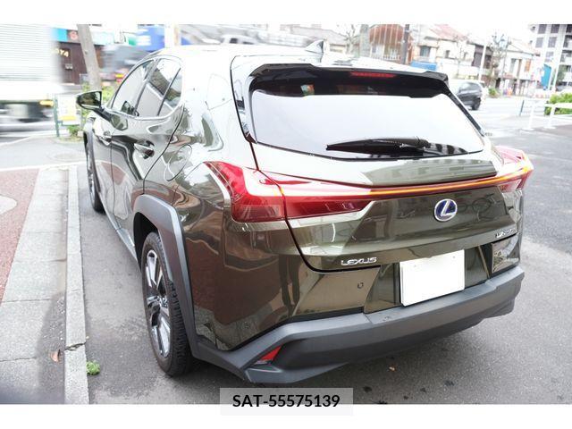 Lexus UX 2022-07 239825-2