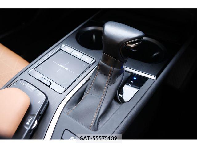 Lexus UX 2022-07 239825-17