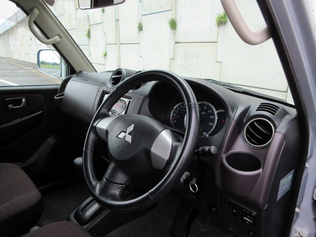 Mitsubishi PAJERO MINI 2010-08 2928-1