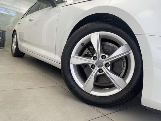 Audi A4 2019-07 15813-6