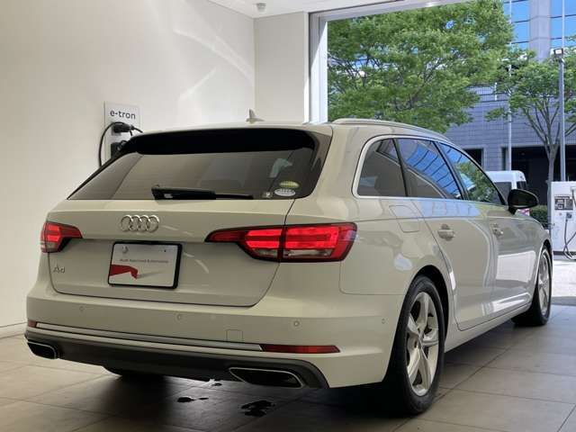 Audi A4 2019-07 15813-1