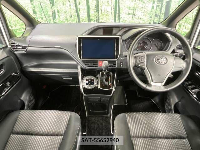 Toyota VOXY 2019-08 223522-1