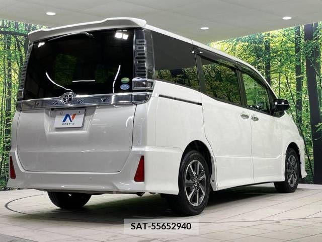 Toyota VOXY 2019-08 223522-18