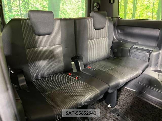 Toyota VOXY 2019-08 223522-10