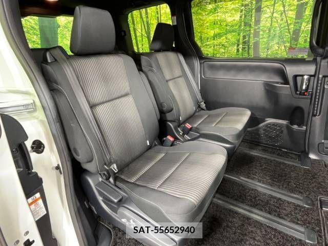 Toyota VOXY 2019-08 223522-9
